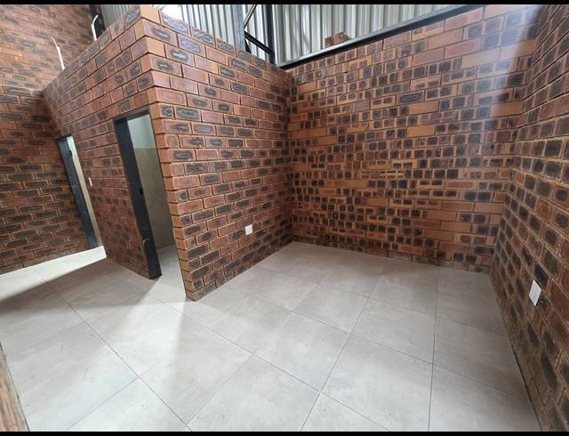 2,531M² WAREHOUSE TO LET IN AEROTON